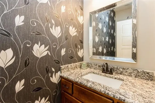 14744 Meadow LN, Leawood, KS 66224
