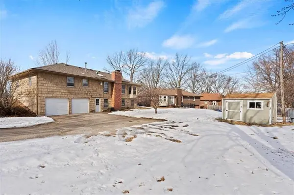1208 SW 16th ST, Blue Springs, MO 64015