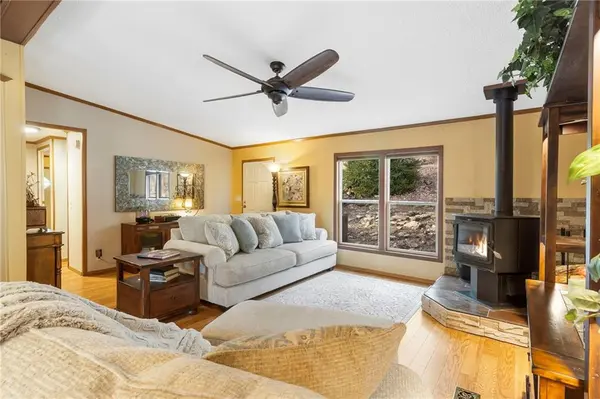 102 Roxborough AVE, Branson West, MO 65737