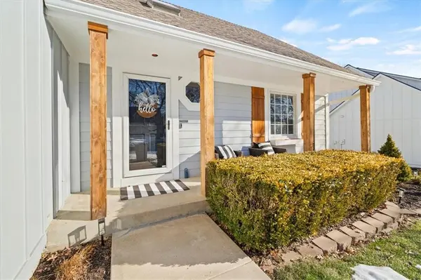 16006 W 80th ST, Lenexa, KS 66219