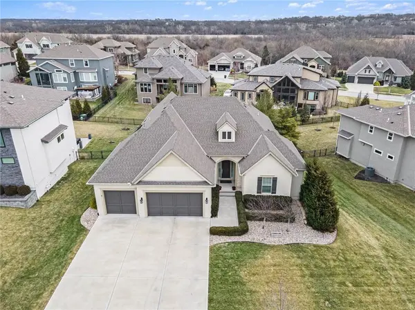 15713 Canterbury ST, Overland Park, KS 66224