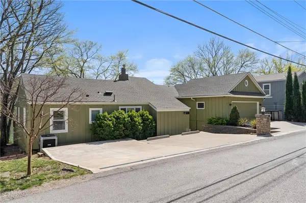 58 Dockside DR, Lake Tapawingo, MO 64015