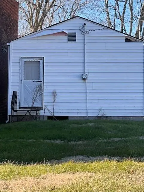 216 N Main ST, Clarksdale, MO 64430