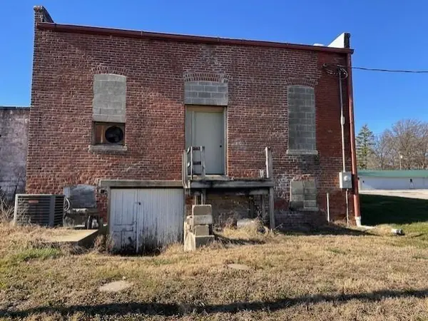 214 N Main ST, Clarksdale, MO 64430