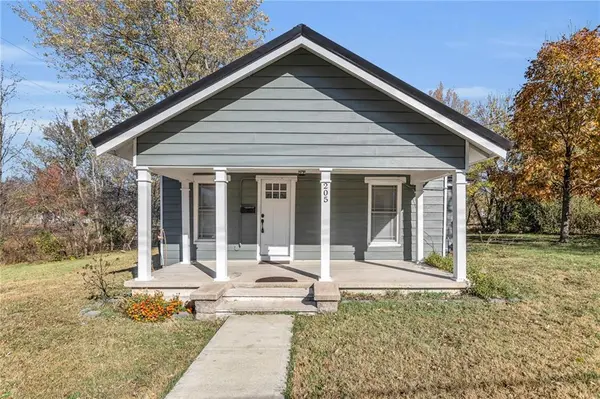205 W Samuel ST, Hamilton, MO 64644