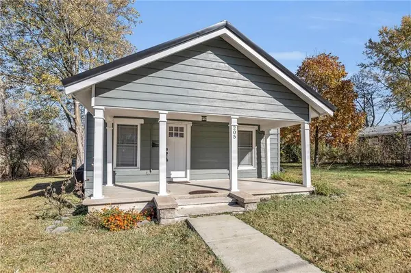 205 W Samuel ST, Hamilton, MO 64644