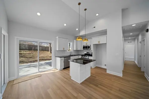 5704 N Woodland AVE, Gladstone, MO 64118