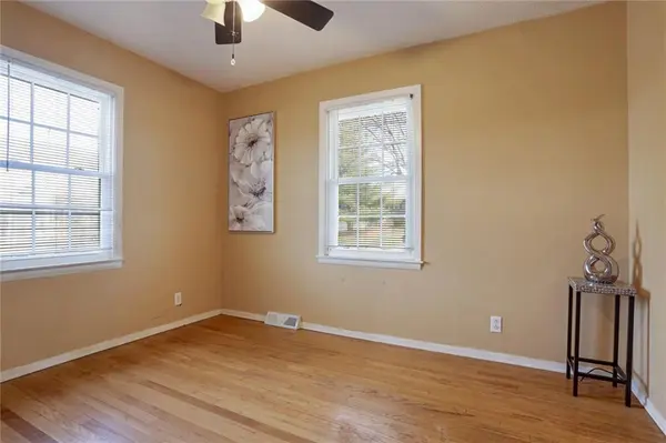 7508 N WOODLAND AVE Gladstone, MO 64118
