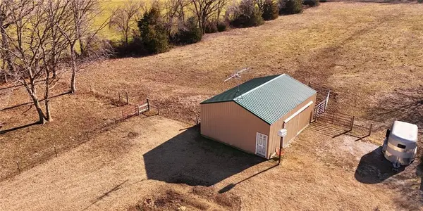 25248 E Duncan RD, Harwood, MO 65750