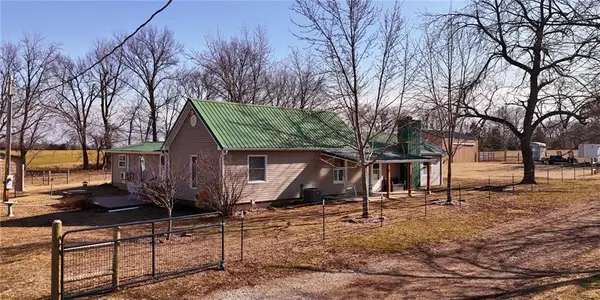 25248 E Duncan RD, Harwood, MO 65750