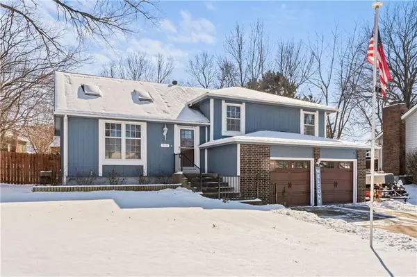 517 E 126th TER, Olathe, KS 66061