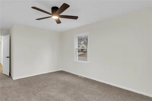 501 W 90th TER Kansas City, MO 64114