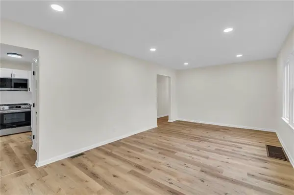 501 W 90th TER Kansas City, MO 64114