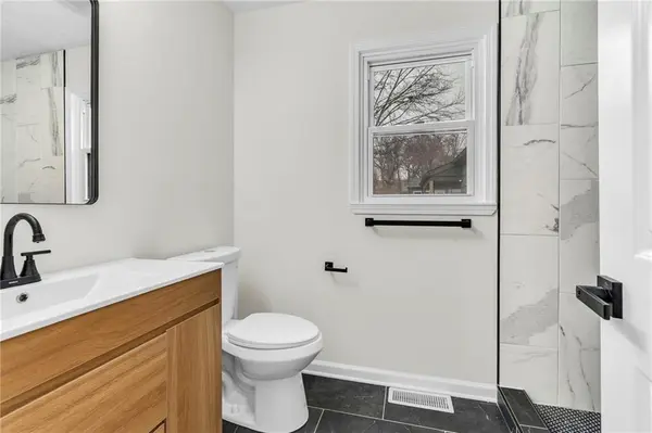 501 W 90th TER Kansas City, MO 64114