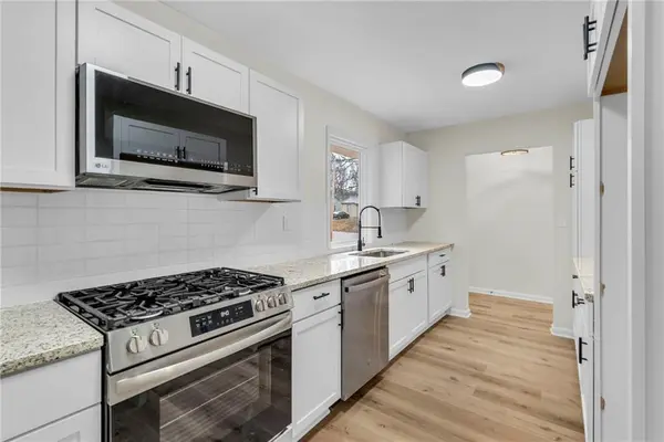 501 W 90th TER, Kansas City, MO 64114