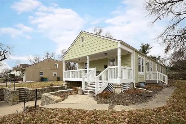 12507 Johnson DR, Shawnee, KS 66216
