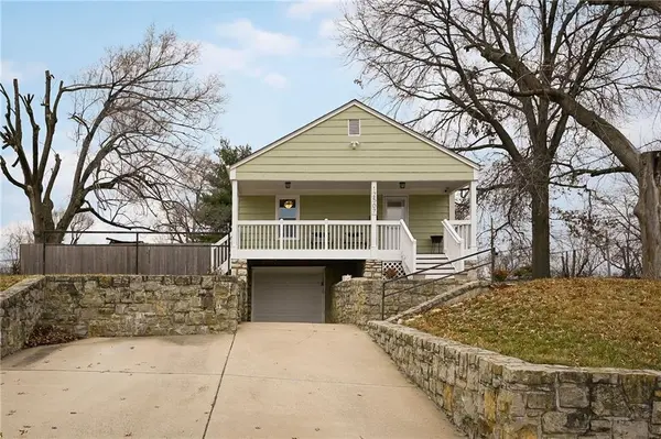 12507 Johnson DR, Shawnee, KS 66216