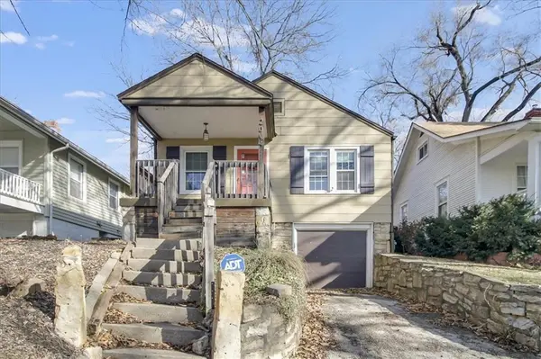 2014 E 26th AVE, North Kansas City, MO 64116