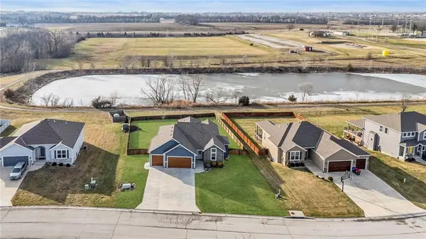 6324 142nd ST, Basehor, KS 66007