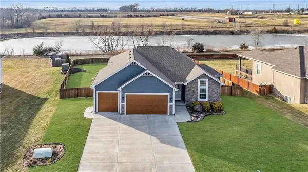 6324 142nd ST, Basehor, KS 66007