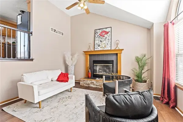 1462 NW Foxboro RD, Blue Springs, MO 64015