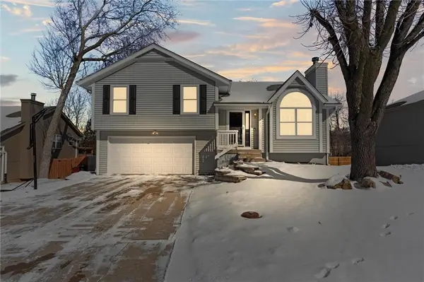 1462 NW Foxboro RD, Blue Springs, MO 64015