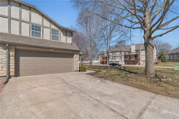 1307 NW Village DR #A, Blue Springs, MO 64015