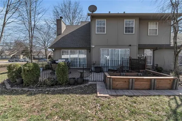 1307 NW Village DR #A, Blue Springs, MO 64015