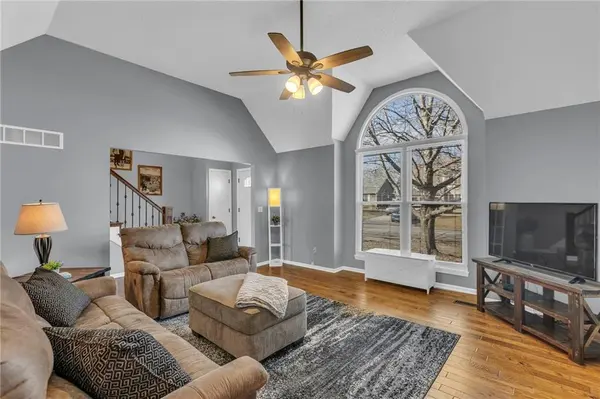 1221 E Butterfield PL, Olathe, KS 66062