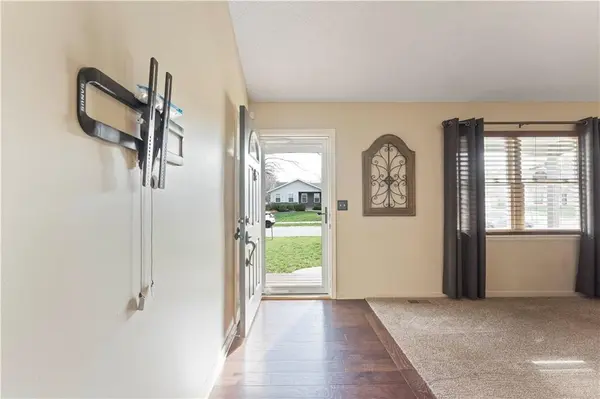 244 N Poplar DR, Gardner, KS 66030