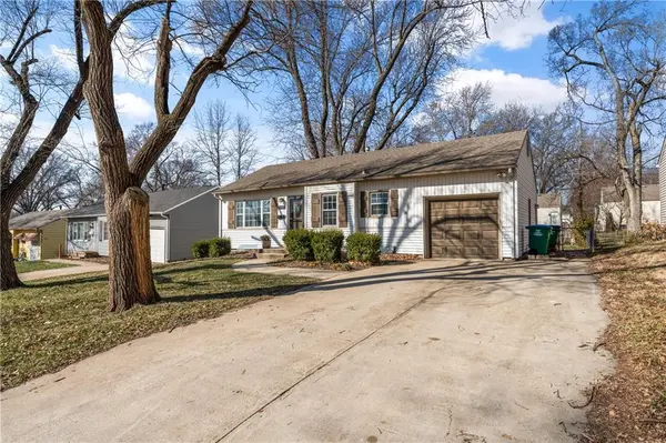 5434 Sherwood DR, Roeland Park, KS 66205