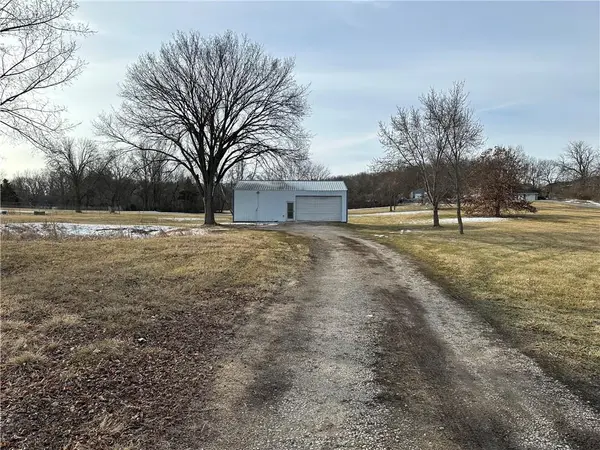 32009 E Ryan RD, Grain Valley, MO 64029