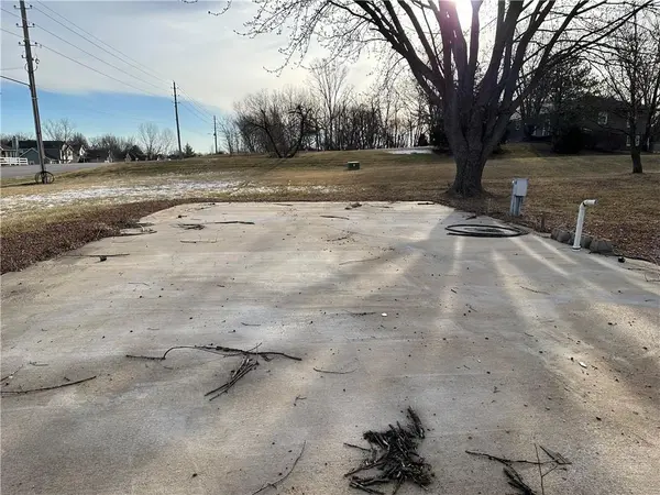 32009 E Ryan RD, Grain Valley, MO 64029