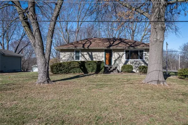 1910 N Farview DR, Independence, MO 64058