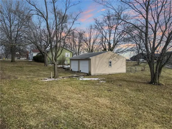 215 Southside CT, Excelsior Springs, MO 64024