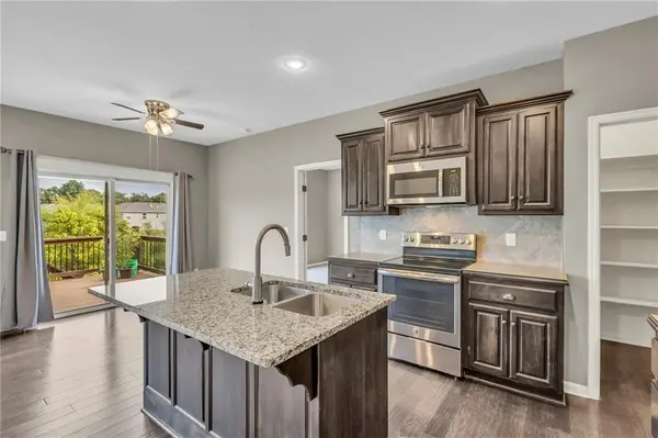 16905 Meadow Creek CIR, Belton, MO 64012