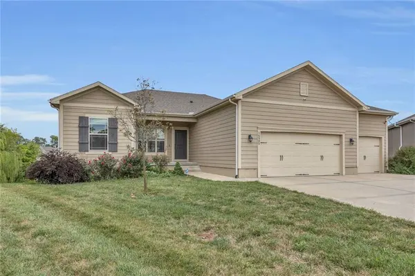 16905 Meadow Creek CIR, Belton, MO 64012