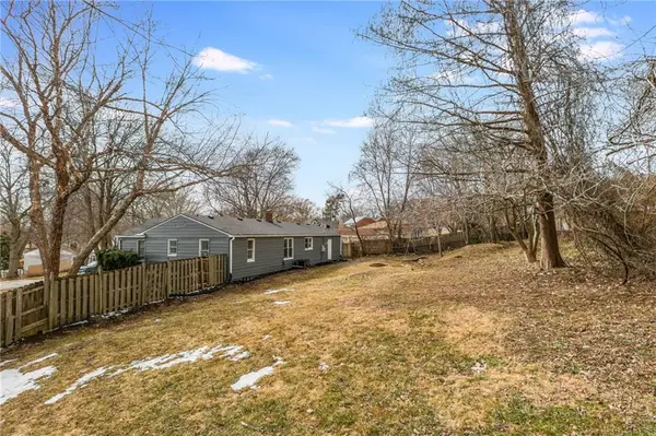 5804 Hedges AVE, Raytown, MO 64133