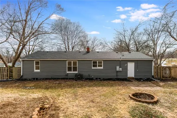 5804 Hedges AVE, Raytown, MO 64133