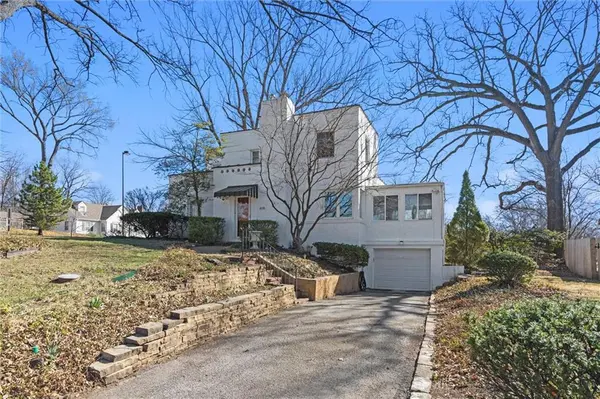 4131 NW Cedar LN, Kansas City, MO 64116