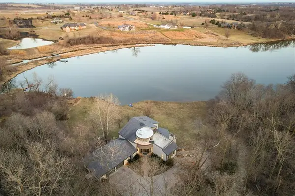 15404 Lake Point DR, Bonner Springs, KS 66012