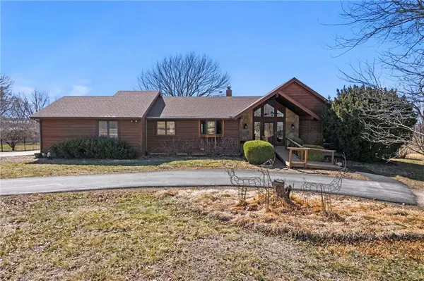 1251 E 1900 RD, Lawrence, KS 66046