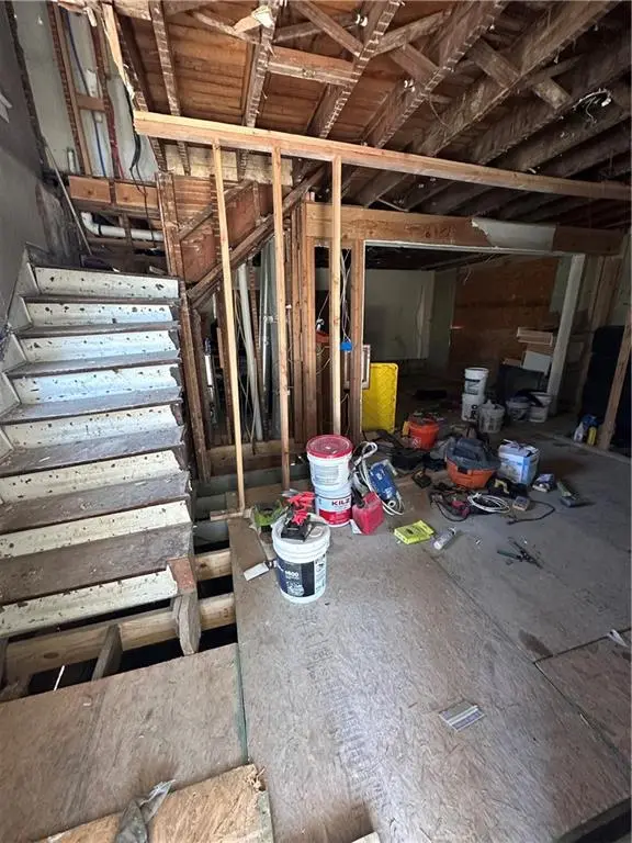 2104 E 24th TER, Kansas City, MO 64127
