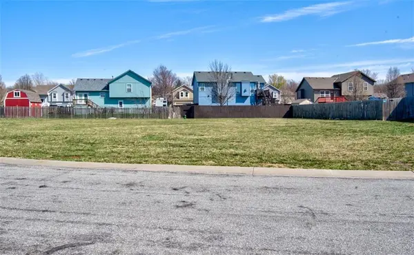 571 S Meadowbrook ST, Gardner, KS 66030