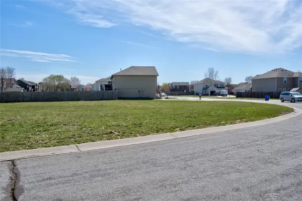 571 S Meadowbrook ST, Gardner, KS 66030