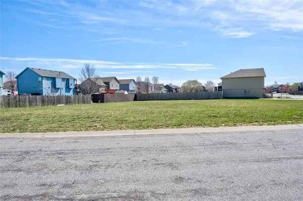 571 S Meadowbrook ST, Gardner, KS 66030