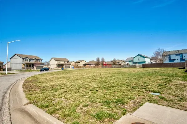 571 S Meadowbrook ST Gardner, KS 66030