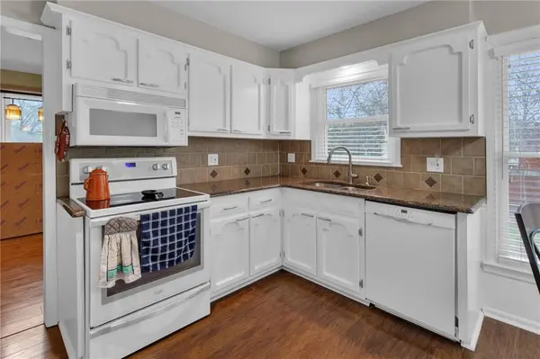 5113 NW Coves DR Kansas City, MO 64151
