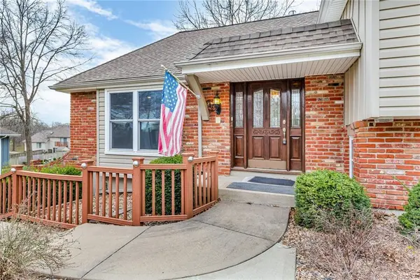 5113 NW Coves DR, Kansas City, MO 64151