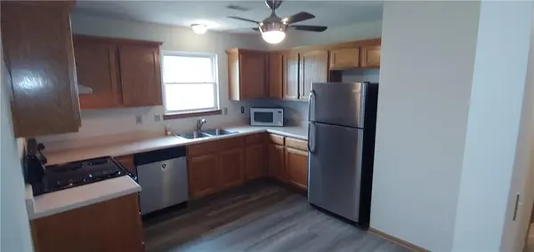 791 E Pinewood ST, Gardner, KS 66030